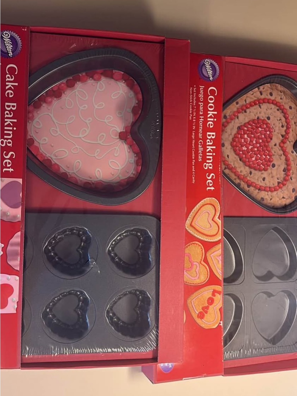 Cake and cookie molds